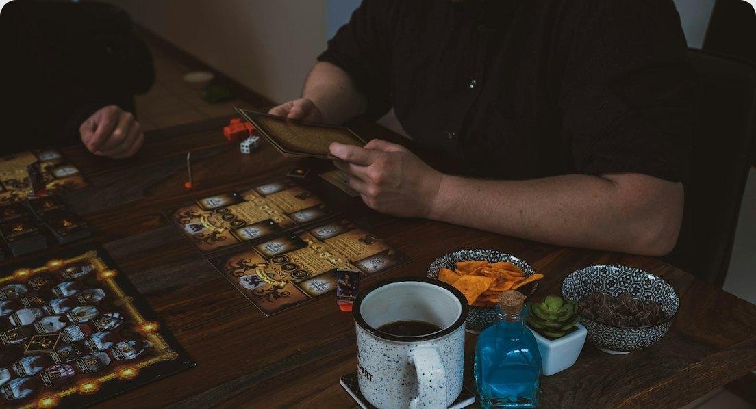 Битва настольщиков: друзья за настольной игрой