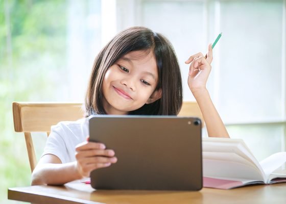 Laptop showing a video class