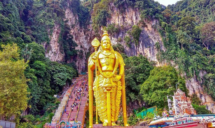 Golden statue at the foot of the Batu Caves staircase